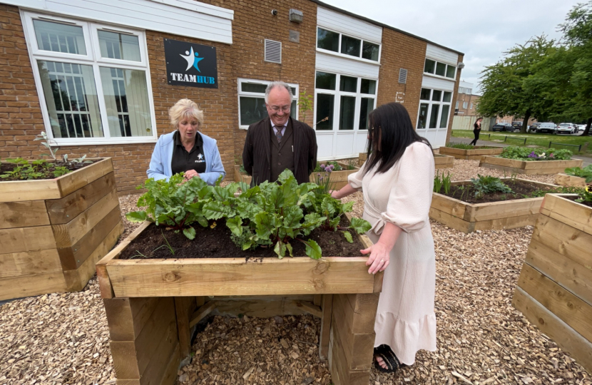 team hub planters